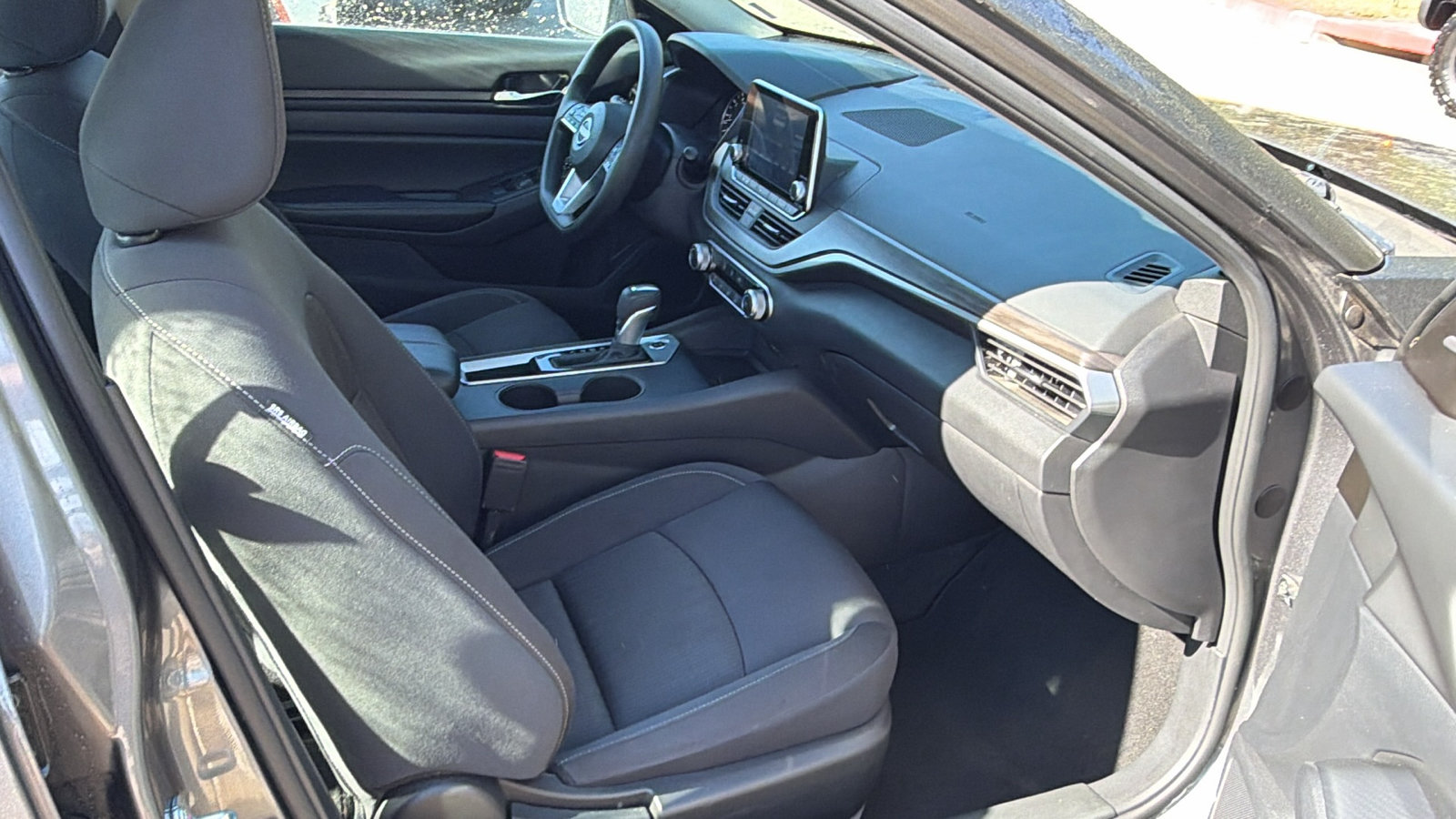 Used 2025 Nissan Altima 2.5 SV FWD image 20