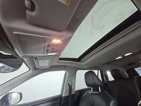 Used 2023 Toyota Highlander XLE image 37