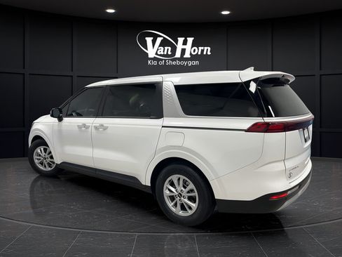 Used 2024 Kia Carnival LX FWD image 5