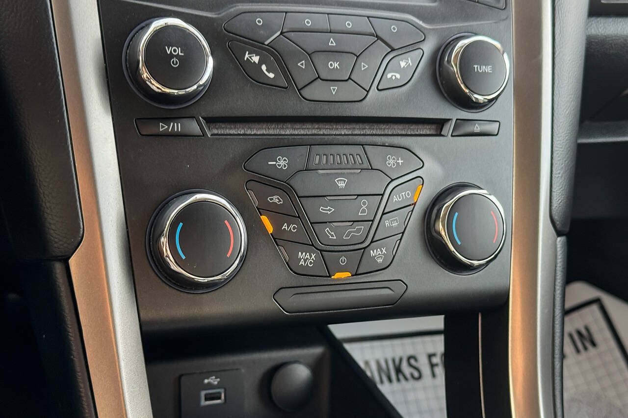 Used 2018 Ford Fusion SE FWD image 31
