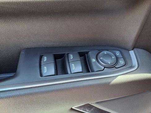 Used 2022 Chevrolet Silverado 1500 LT AWD/4WD image 19