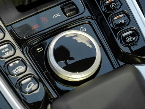 Used 2021 Aston Martin DBX AWD/4WD image 29