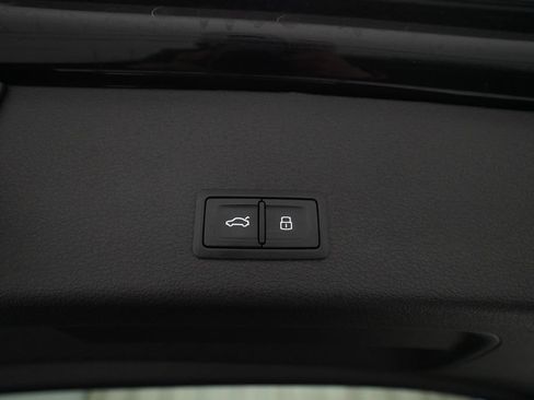 Used 2022 Audi e-tron Premium Plus w/ Premium Plus Package AWD/4WD image 14