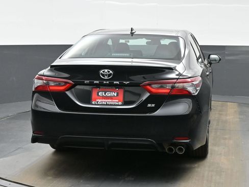 Used 2024 Toyota Camry SE image 5