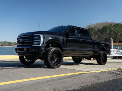 Used 2025 Ford F250 Platinum w/ Platinum Plus Package image 6