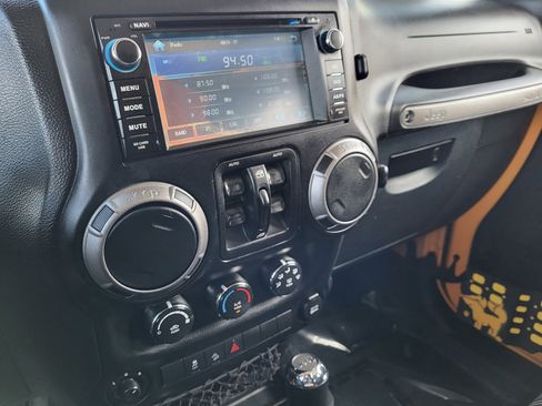 Used 2012 Jeep Wrangler Unlimited Sport image 11