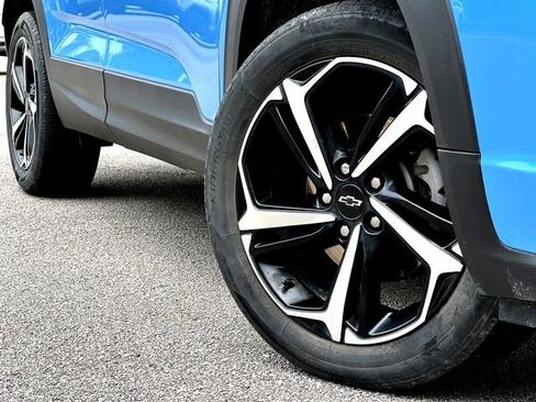Used 2023 Chevrolet TrailBlazer RS w/ Sun and Liftgate Package AWD/4WD image 2
