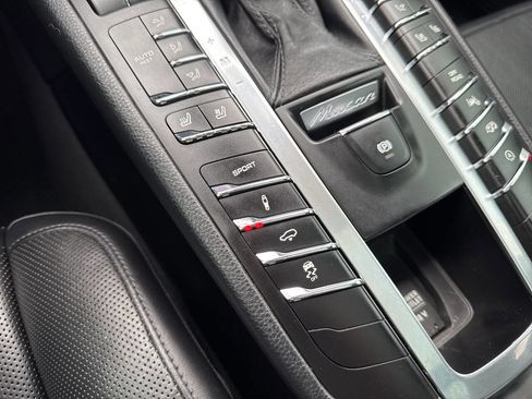 Used 2017 Porsche Macan GTS image 33