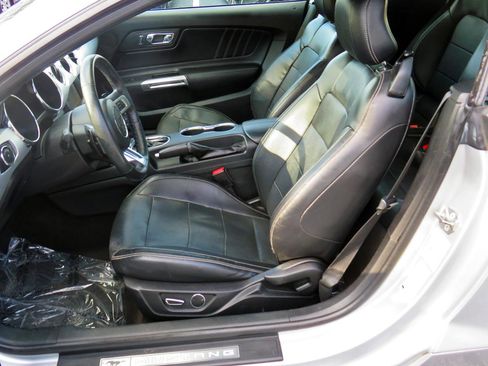 Used 2017 Ford Mustang Premium image 19