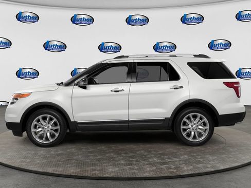 Used 2015 Ford Explorer XLT w/ Equipment Group 202A AWD/4WD image 3