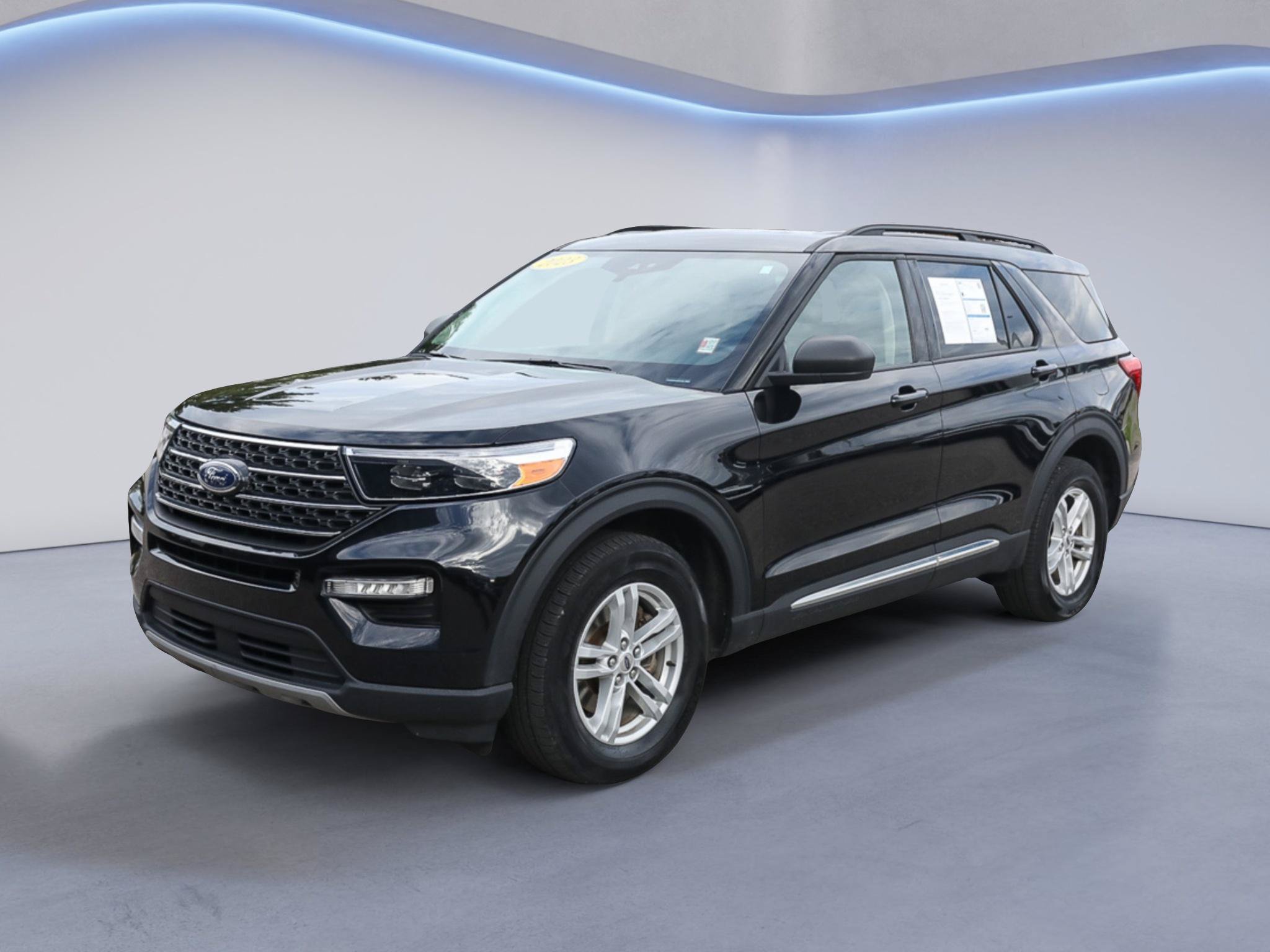 Certified 2023 Ford Explorer XLT w/ Equipment Group 202A AWD/4WD image 2