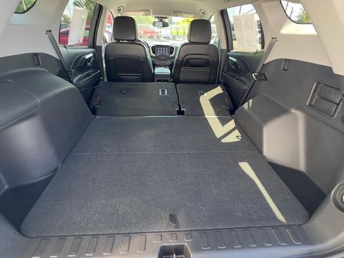 Used 2024 GMC Terrain SLT AWD/4WD image 7