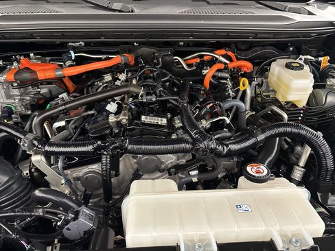 Used 2025 Toyota Land Cruiser image 32