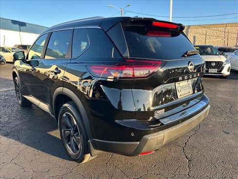 Used 2025 Nissan Rogue SV w/ SV Premium Package FWD image 5