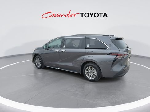 Certified 2025 Toyota Sienna XLE image 6