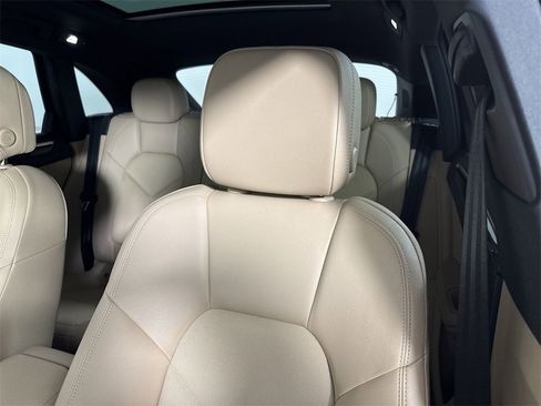 Certified 2022 Porsche Macan image 41