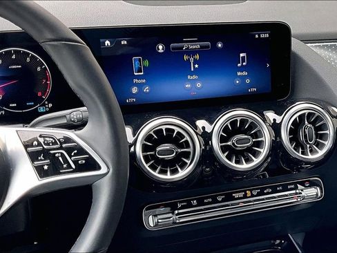 Used 2026 Mercedes-Benz GLA 250 4MATIC image 6