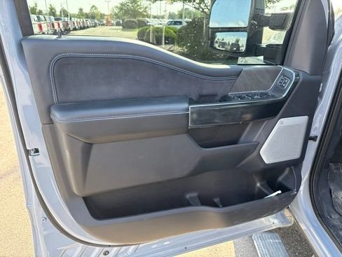 Used 2025 Ford F350 Platinum AWD/4WD image 8