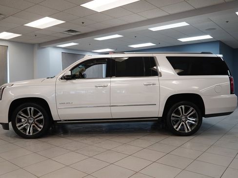 Used 2020 GMC Yukon XL Denali w/ Denali Ultimate Package AWD/4WD image 2