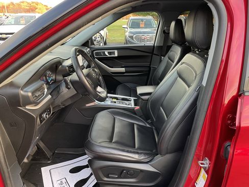 Used 2023 Ford Explorer XLT w/ Equipment Group 202A image 14