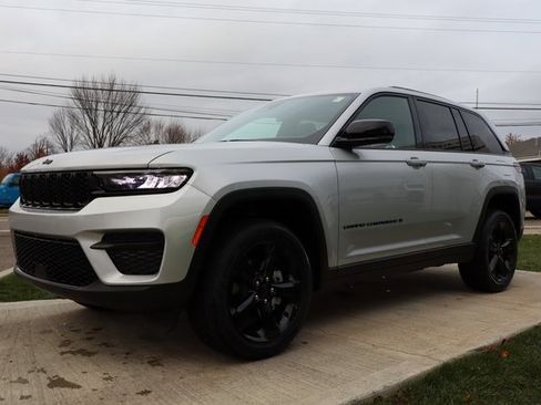 New 2025 Jeep Grand Cherokee Altitude image 6