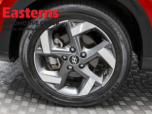 Used 2024 Hyundai Venue SEL image 32