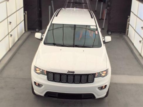Used 2021 Jeep Grand Cherokee Laredo X AWD/4WD image 2