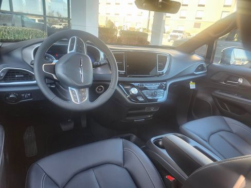 New 2026 Chrysler Voyager LX image 9