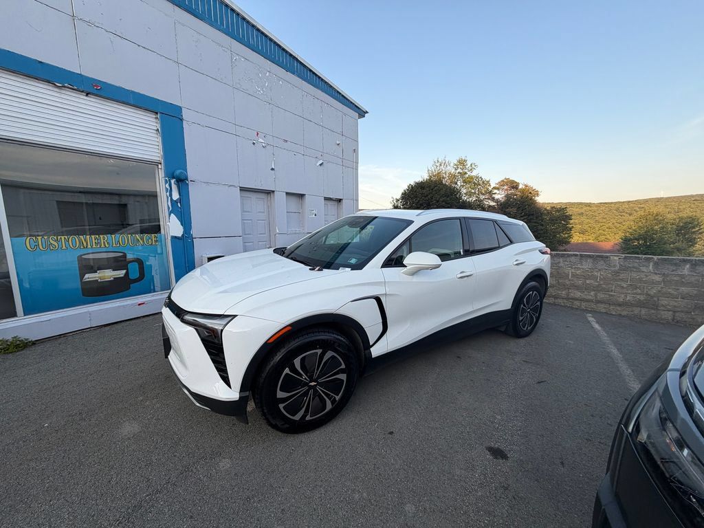 Used 2024 Chevrolet Blazer EV LT AWD/4WD image 2