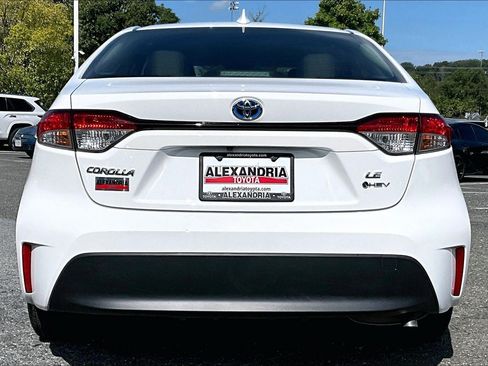 Used 2025 Toyota Corolla LE FWD image 4