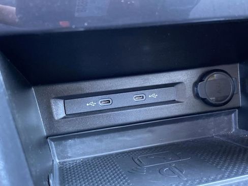 Used 2023 Volkswagen Tiguan SE image 22