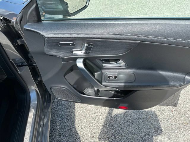 Used 2021 Mercedes-Benz CLA 250 4MATIC image 16