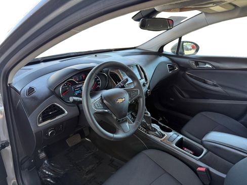 Used 2017 Chevrolet Cruze LT w/ Sun And Sound Package FWD image 7