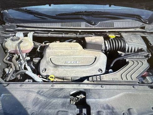 Used 2018 Chrysler Pacifica Touring-L FWD image 16