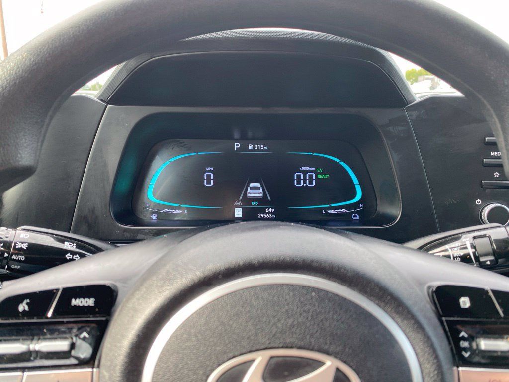 Certified 2025 Hyundai Elantra Hybrid FWD image 11