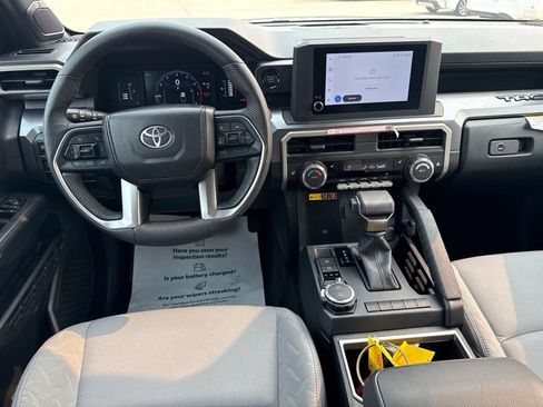 Used 2025 Toyota Tacoma SR5 AWD/4WD image 10
