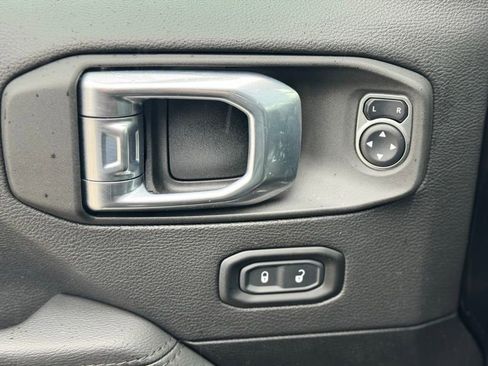Used 2021 Jeep Wrangler Unlimited Sahara AWD/4WD image 23