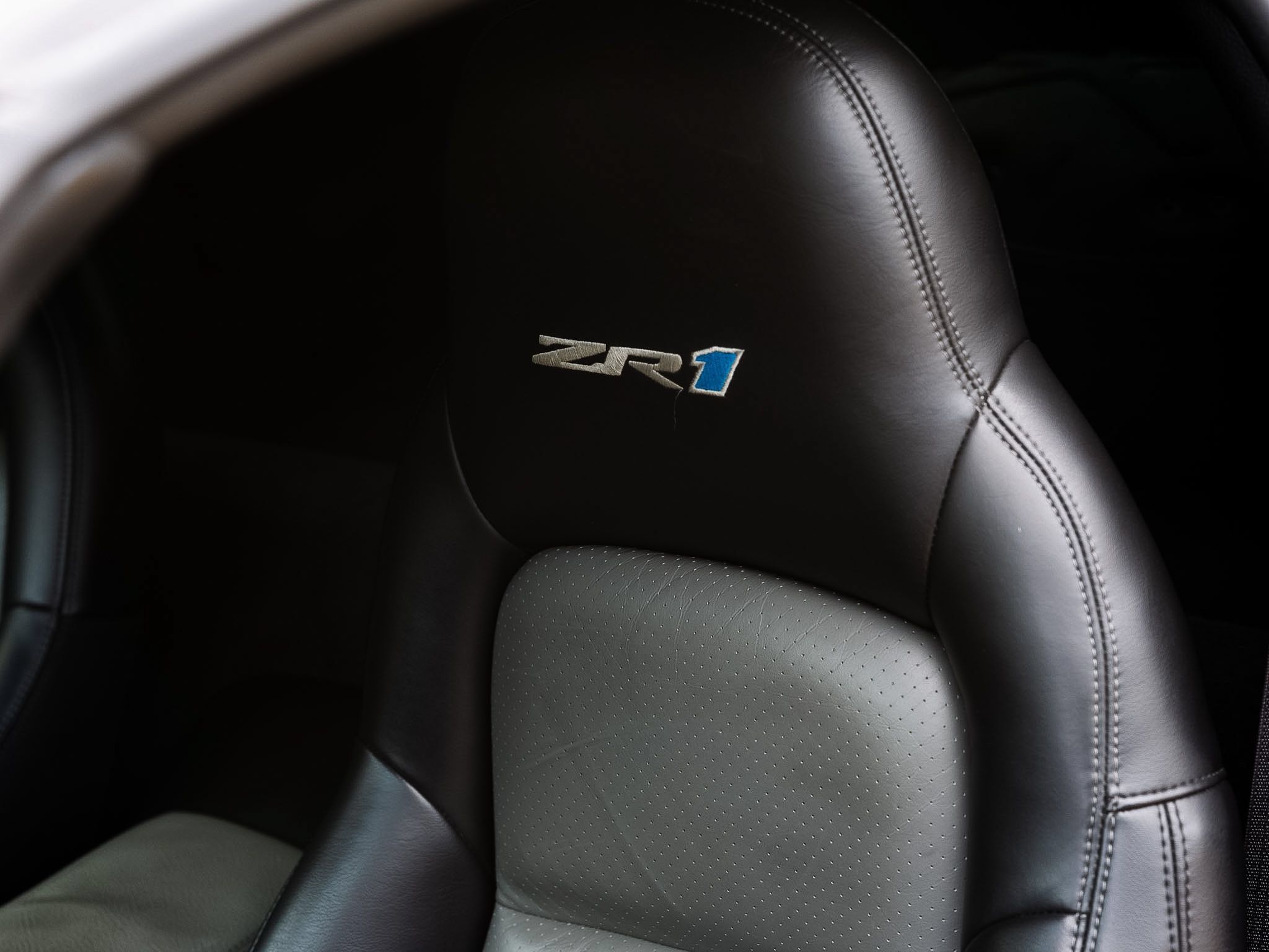 Used 2009 Chevrolet Corvette ZR1 w/ Preferred Equipment Group RWD image 28
