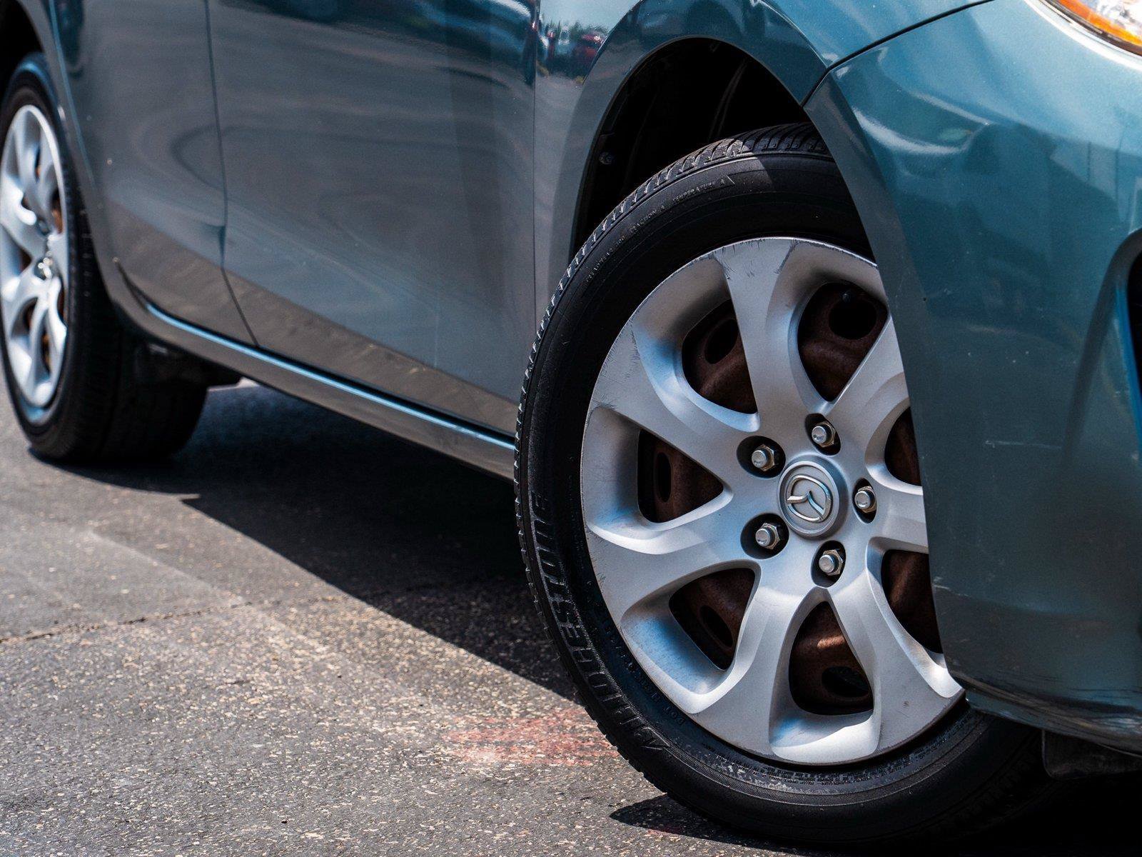 Used 2013 MAZDA MAZDA3 i Sport FWD image 2