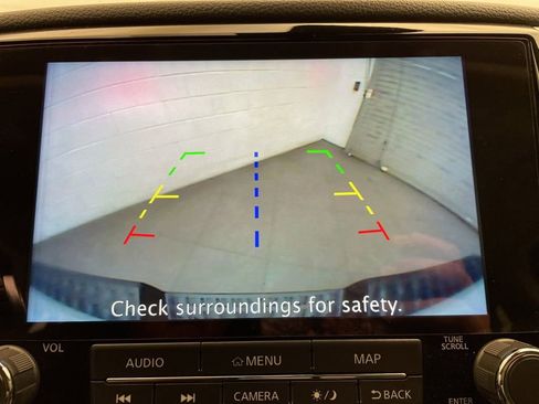 Used 2021 Nissan Titan SV w/ SV Convenience Package RWD image 16