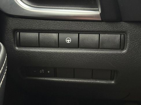 Used 2021 Nissan Rogue SV image 29