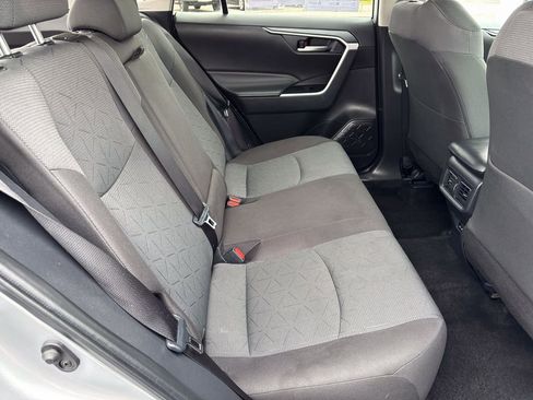 Used 2025 Toyota RAV4 XLE AWD/4WD image 40