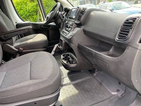 Used 2025 RAM ProMaster 2500 w/ U-Haul Equipment Group FWD image 18