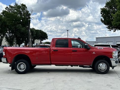 Used 2024 RAM 3500 Tradesman w/ Chrome Appearance Group AWD/4WD image 3
