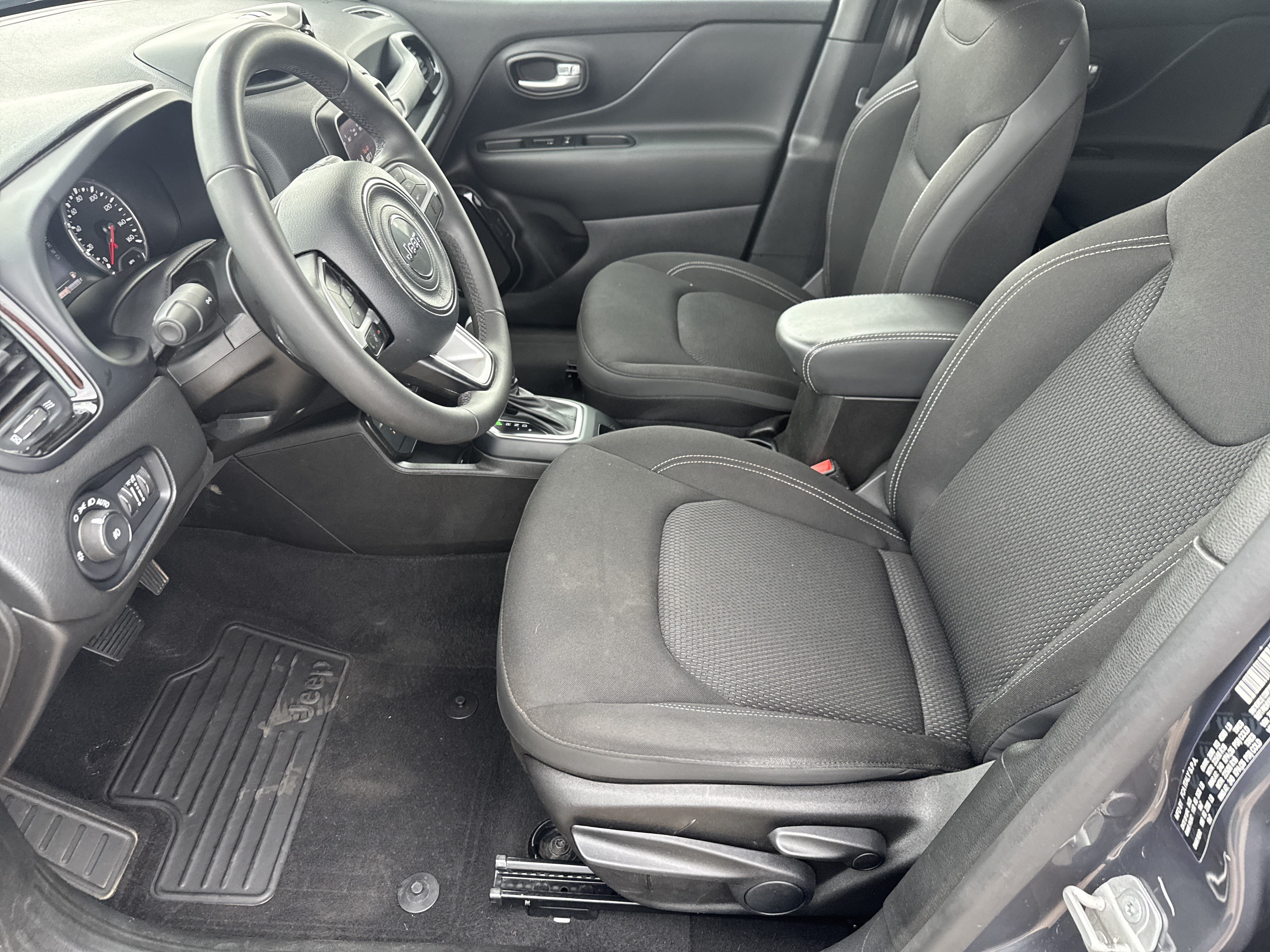 Used 2023 Jeep Renegade Altitude AWD/4WD image 6