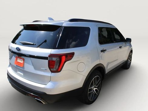 Used 2017 Ford Explorer Sport w/ Equipment Group 401A AWD/4WD image 8