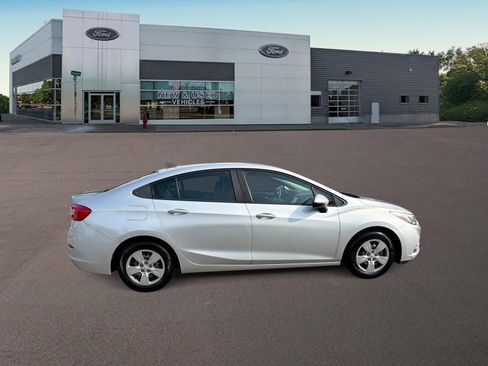 Used 2016 Chevrolet Cruze LS FWD image 12