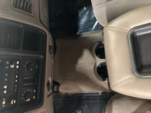 Used 2005 Chevrolet Silverado 2500 LS w/ Heavy-Duty Power Package image 16