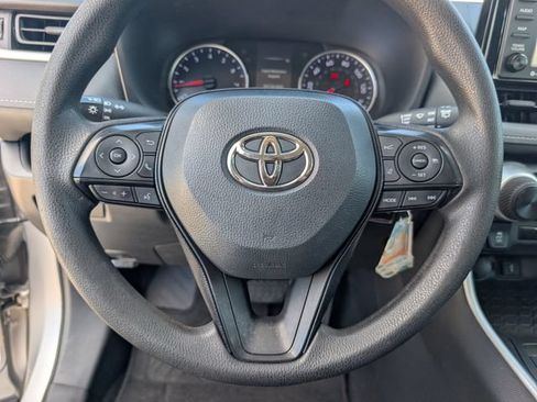 Used 2021 Toyota RAV4 LE FWD image 12