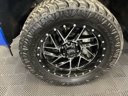 Used 2025 Chevrolet Silverado 1500 LT image 2
